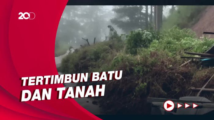 Jalan di Poros Malino Gowa Terputus Akibat Timbunan Longsor