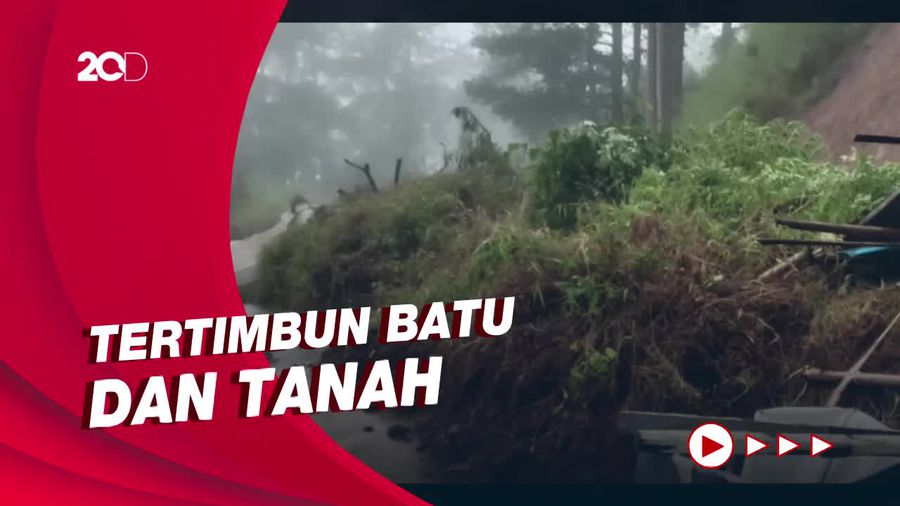 Jalan di Poros Malino Gowa Terputus Akibat Timbunan Longsor