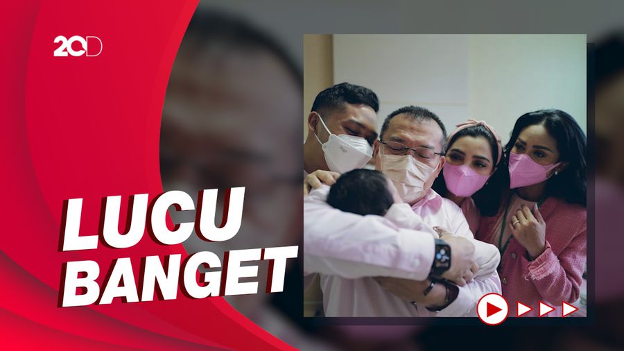 Bahagianya Anang Atas Kelahiran Cucu Pertama