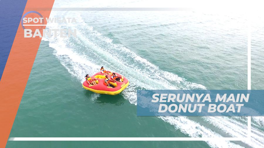 Asiknya Bermain Wahana Donut Bout di Tengah Laut, Banten