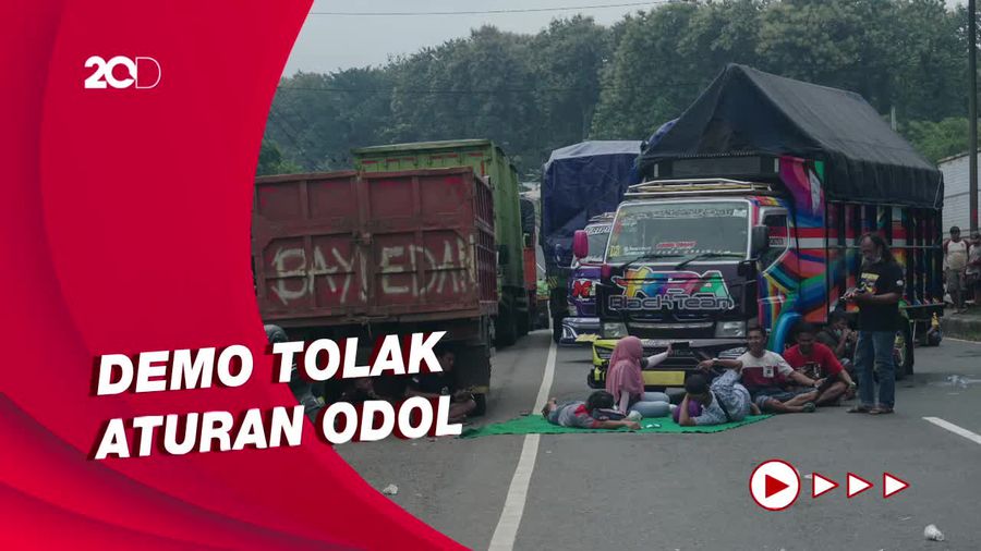 Momen Aksi Demo Sopir Truk Tolak Aturan ODOL di Berbagai Daerah