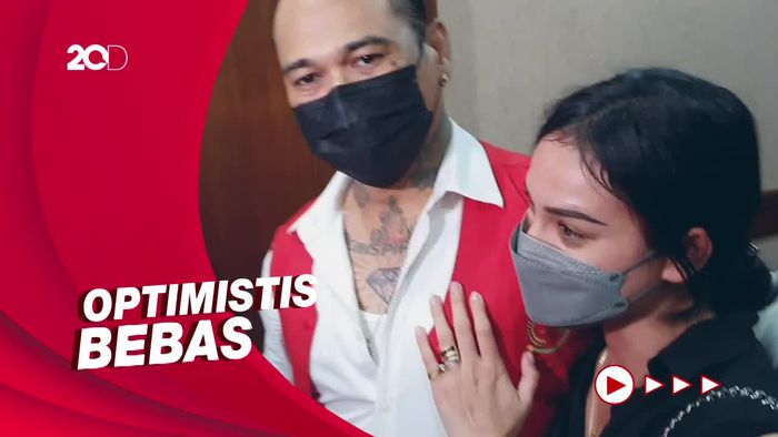 Nora Alexandra Hadir di Sidang Vonis Jerinx SID