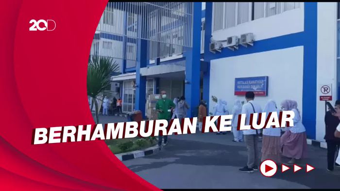 Suasana Kepanikan Saat Gempa Guncang Di RS dr M Djamil Padang