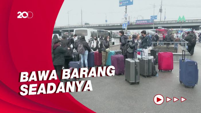 Militer Rusia Menyerbu, Warga Ukraina Tinggalkan Ibu Kota
