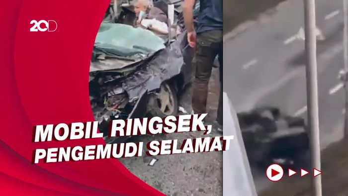 Momen Mengerikan Tank Rusia Lindas Mobil Sipil Ukraina!