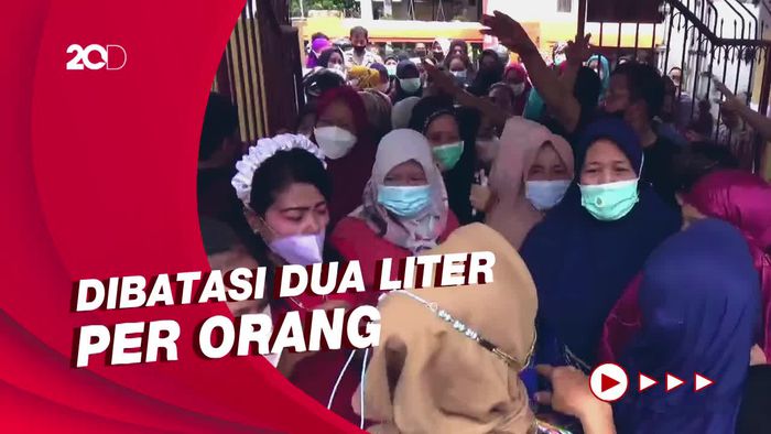 Demi Minyak Goreng, Emak-emak di Sulsel Rela Berdesakan