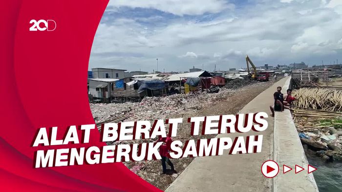 Penampakan Lautan Sampah di Tanggul Laut Raksasa Jakarta