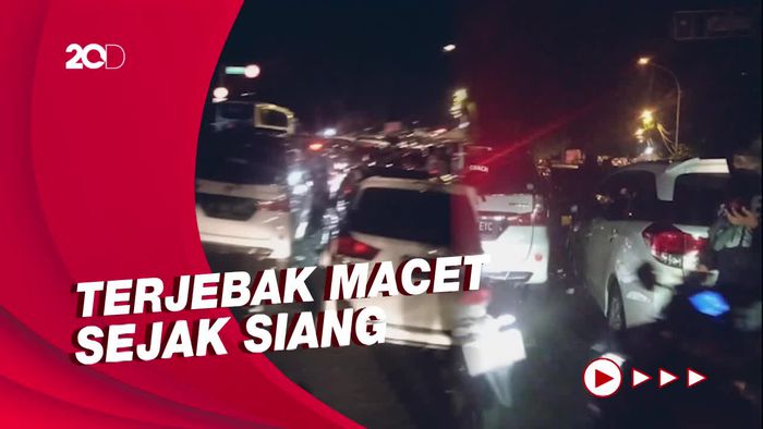 Macet Parah! Kendaraan di Puncak Tidak Bergerak 12 Jam 