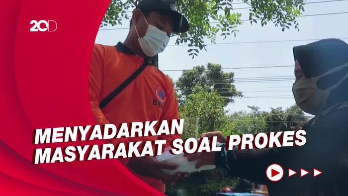Momen BNPB Bagi-bagi 1,3 Juta Masker di Yogya