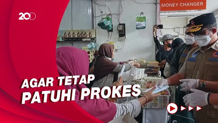 Ribuan Masker Gratis Dibagikan di Malioboro
