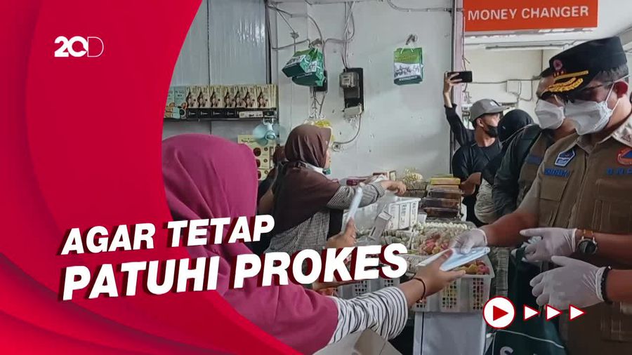 Ribuan Masker Gratis Dibagikan di Malioboro