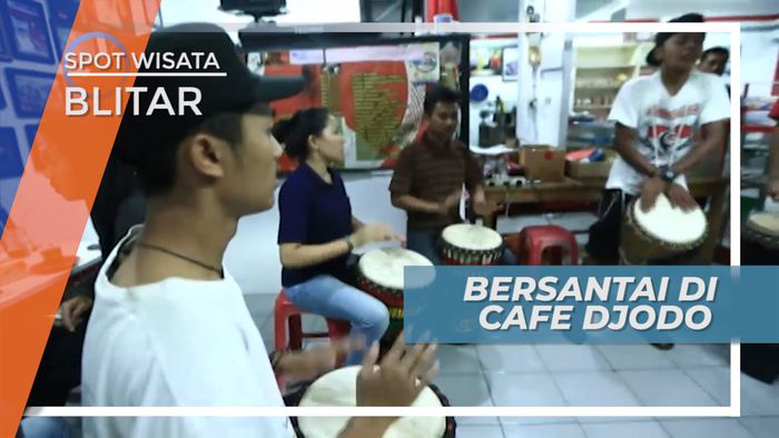 Bersantai Di Cafe Unik Ditemani Alunan Musik Perkusi yang Cozy Abis, Bitar