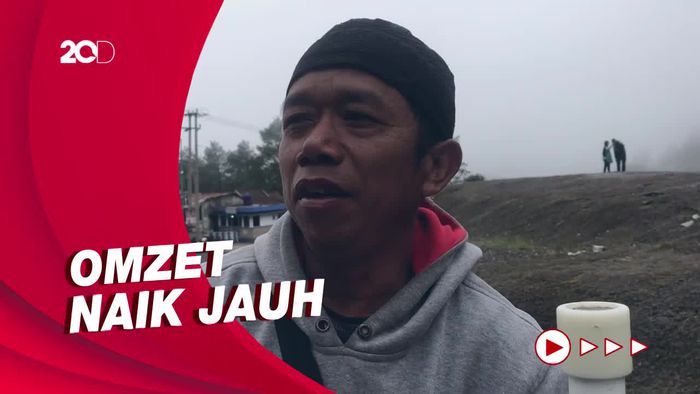 Arus Lalu Lintas Puncak Macet Jadi Berkah Bagi Pedagang