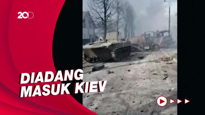 Kendaraan Perang Rusia Berserakan di Pinggiran Kiev