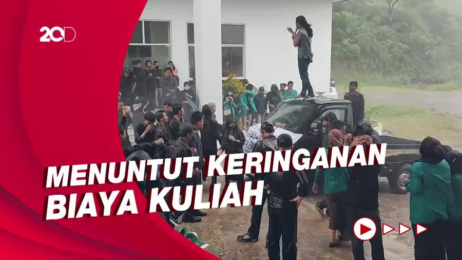 Demo Mahasiswa IAIN Parepare Ricuh, Gedung Rektor Dilempari Air Mineral