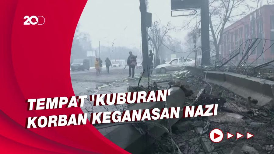 Marahnya Zelenskiy Kala Monumen Holocaust di Kiev Kena Roket