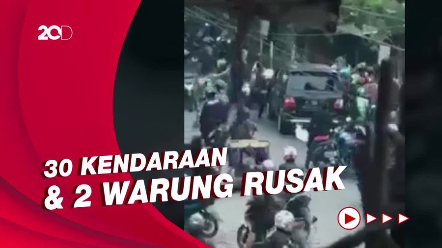 Minibus di Margaasih Jadi Bulan-bulanan Massa Usai Sopirnya Tabrak Lari   