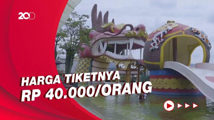 Menikmati Wahana Air di Waterboom Taman Cinta Singkawang