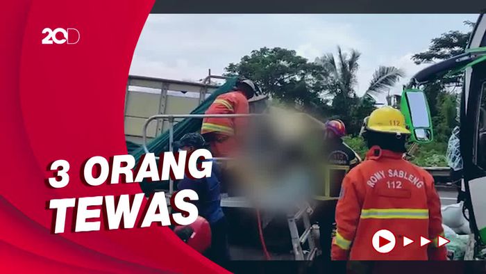 Ringseknya Truk dan Bus Usai Terlibat Kecelakaan di Tol Dupak Jatim