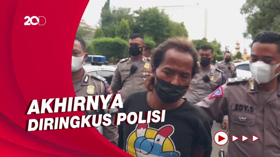 Aksi Pengemis Colek Bokong Pemotor Wanita Gegara Tak Diberi Uang