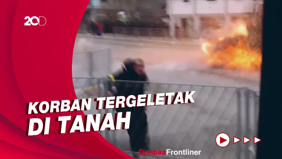 Ngeri! Detik-detik Warga Ukraina Nyaris Kena Mortir Rusia