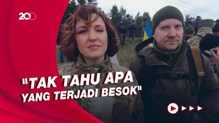 Anggota Militer Ukraina Putuskan Menikah di Tengah Invasi Rusia