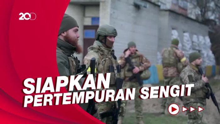Prajurit Ukraina Siap Sambut Militer Rusia di Kiev