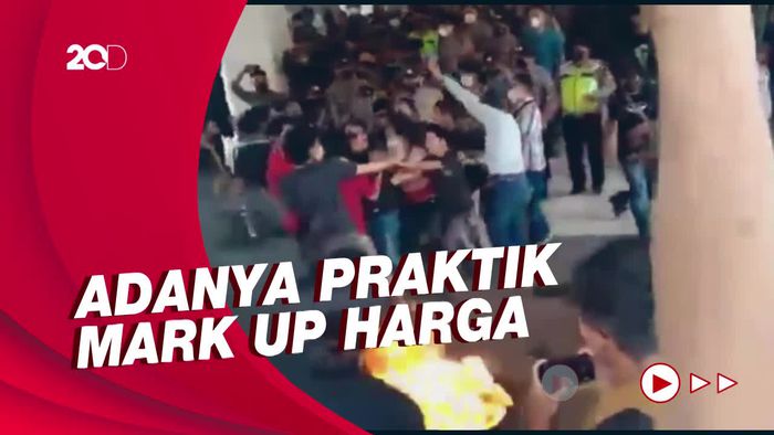 Diberikan Bantuan Tak Sesuai, Massa Demo di Kantor Bupati Tasikmalaya
