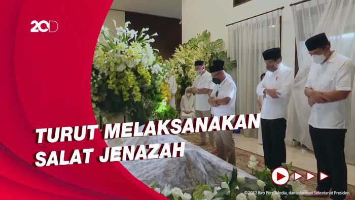 Momen Presiden Jokowi Takziah ke Rumah Duka Arifin Panigoro