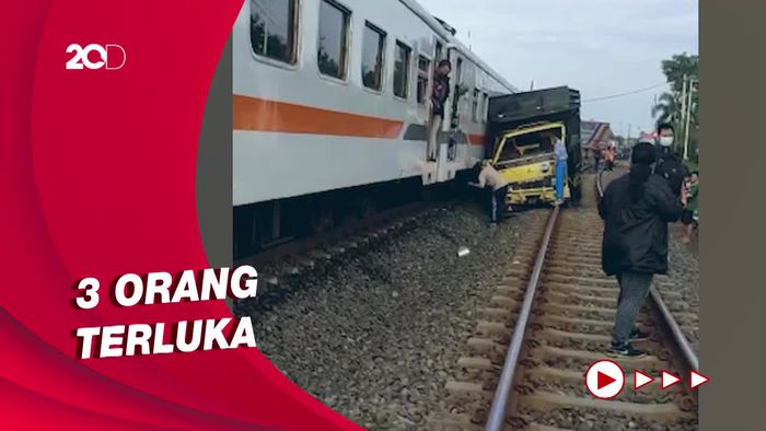 Kereta Tabrak 2 Truk di Lamongan, Penjaga Palang Pintu Diperiksa!