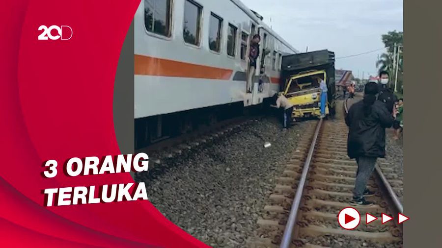 Kereta Tabrak 2 Truk di Lamongan, Penjaga Palang Pintu Diperiksa!