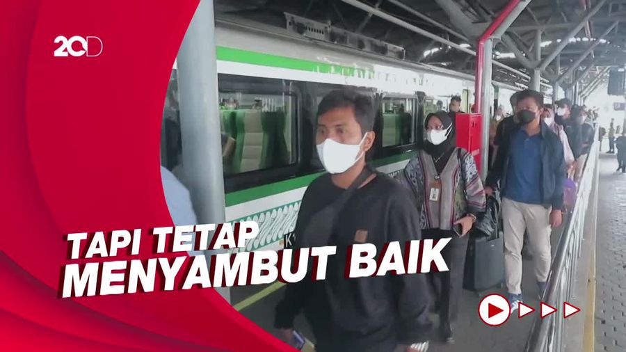 Bebas Tes Covid-19, Penumpang di Stasiun Tugu Waswas Aturan Berubah