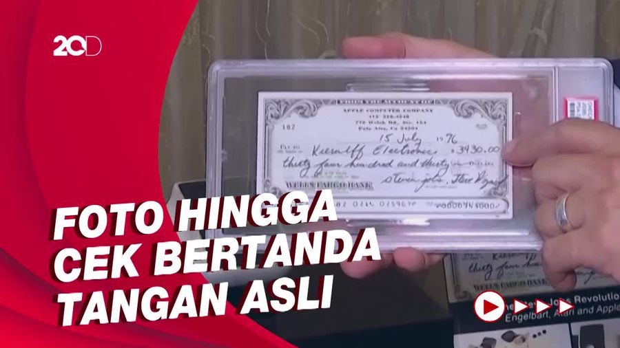 Melihat Barang-barang Langka Milik Steve Jobs yang Dilelang di AS