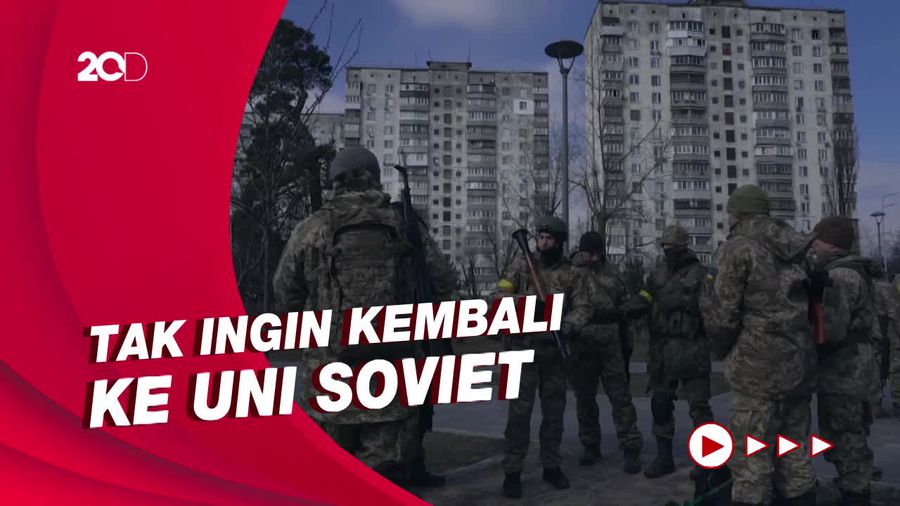 Ayah dan Anak Kompak Angkat Senjata Hadapi Kepungan Militer Rusia di Kiev
