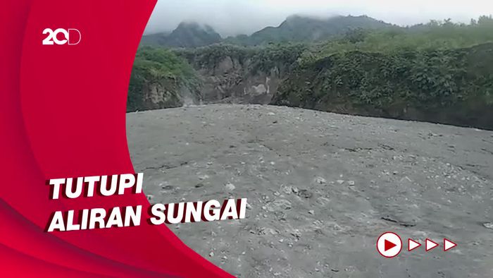 Penampakan Material Vulkanik Erupsi Merapi Tutupi Sungai Gendol
