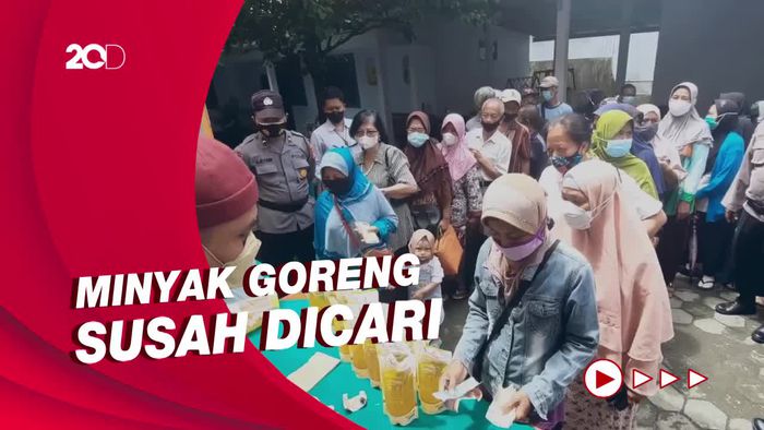 Antusiasme Warga Ikuti Vaksinasi Bonus Beli Minyak Goreng Murah
