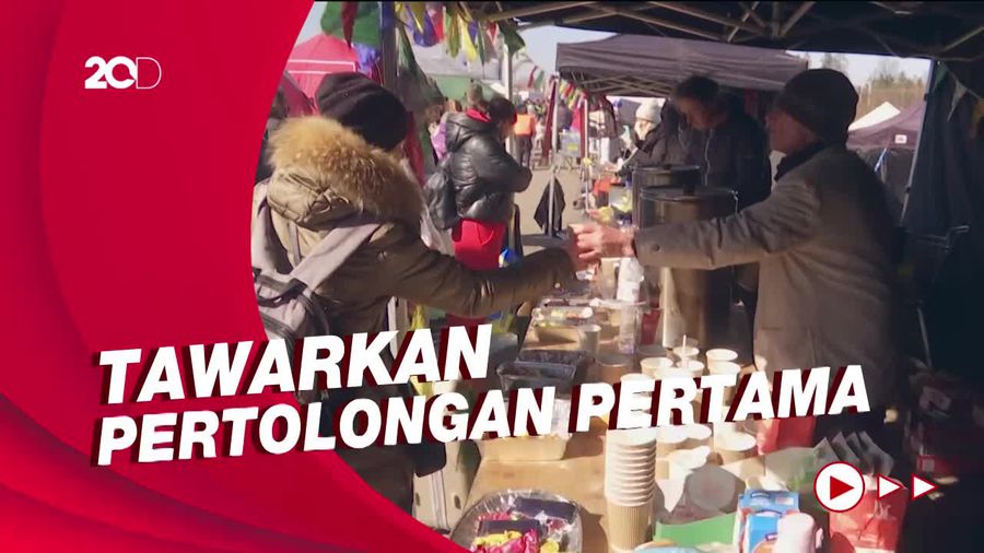 Relawan Asing Tiba di Polandia, Tawarkan Makanan ke Warga Ukraina