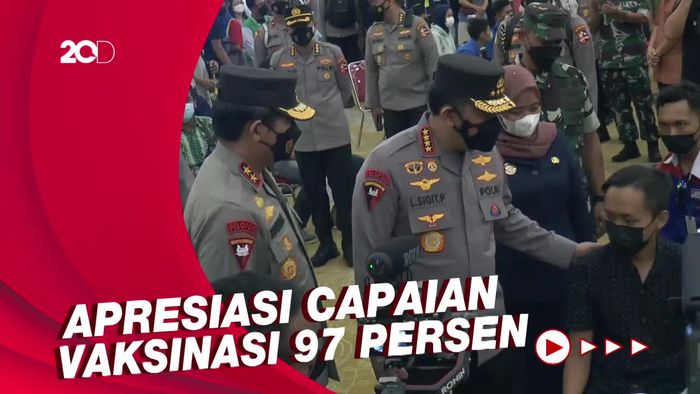 Kapolri Tinjau Vaksinasi Serentak di Yogyakarta