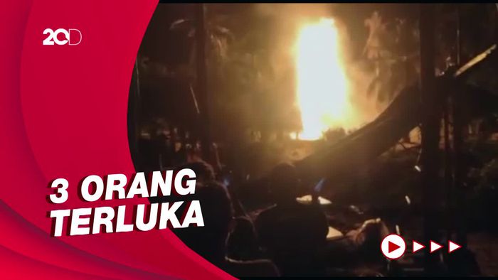 Penampakan Sumur Minyak Tradisional di Aceh Terbakar