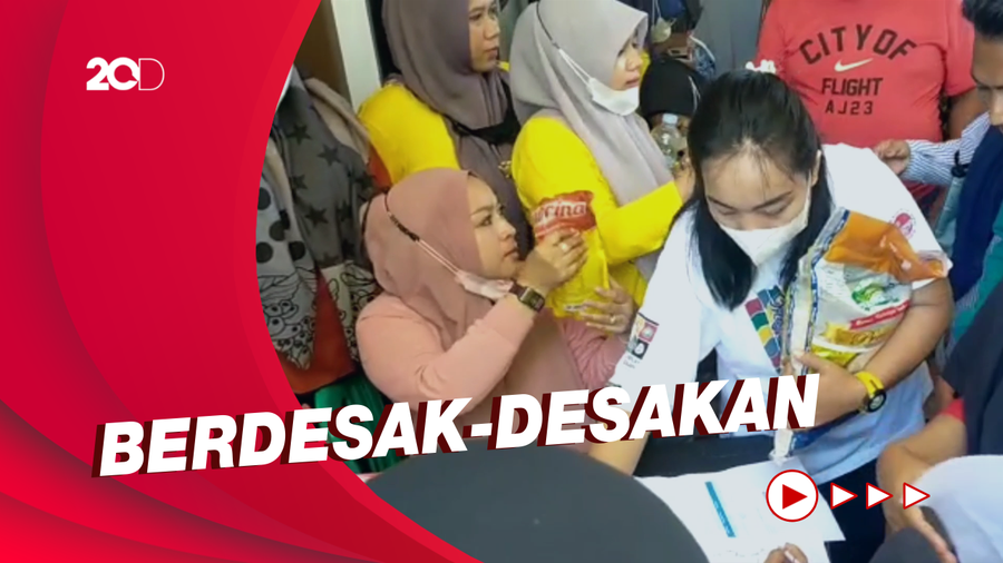 Dapat Beras-Minyak Goreng, Warga Parepare Rela Antri Divaksin