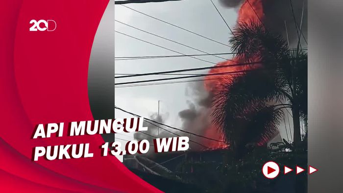 Detik-detik Gedung RRI Jember Dilahap Si Jago Merah
