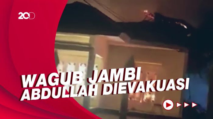 Detik-detik Rumah Dinas Wagub Jambi Kebakaran