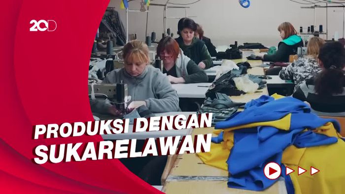 Geliat Pabrik Pakaian di Lviv Bikin Baju Penghangat untuk Tentara Ukraina
