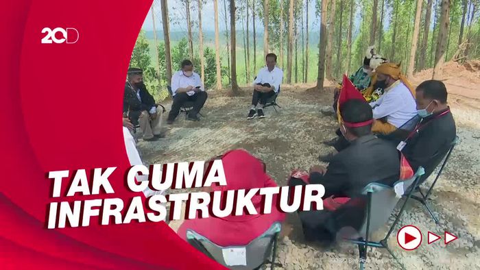 Jokowi Bertemu dengan Tokoh Adat Bahas Pengembangan SDM di IKN