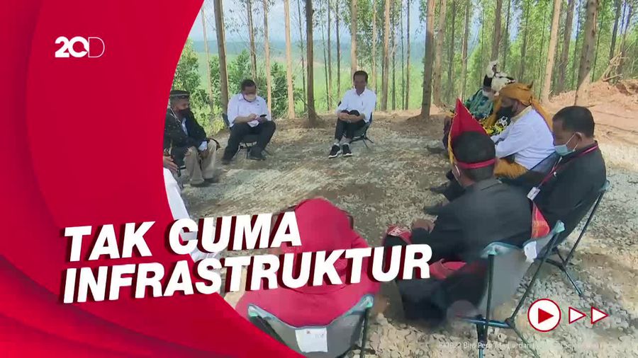 Jokowi Bertemu dengan Tokoh Adat Bahas Pengembangan SDM di IKN
