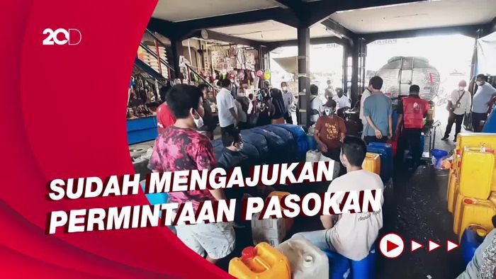 Pedagang Serbu Operasi Pasar Minyak Goreng Curah di Tasikmalaya