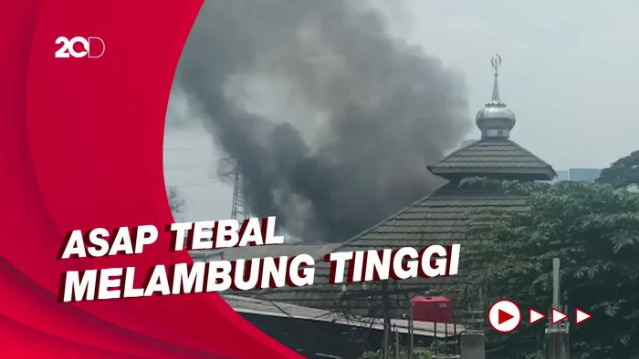 Kebakaran di Mampang Prapatan, 6 Unit Mobil Damkar Dikerahkan