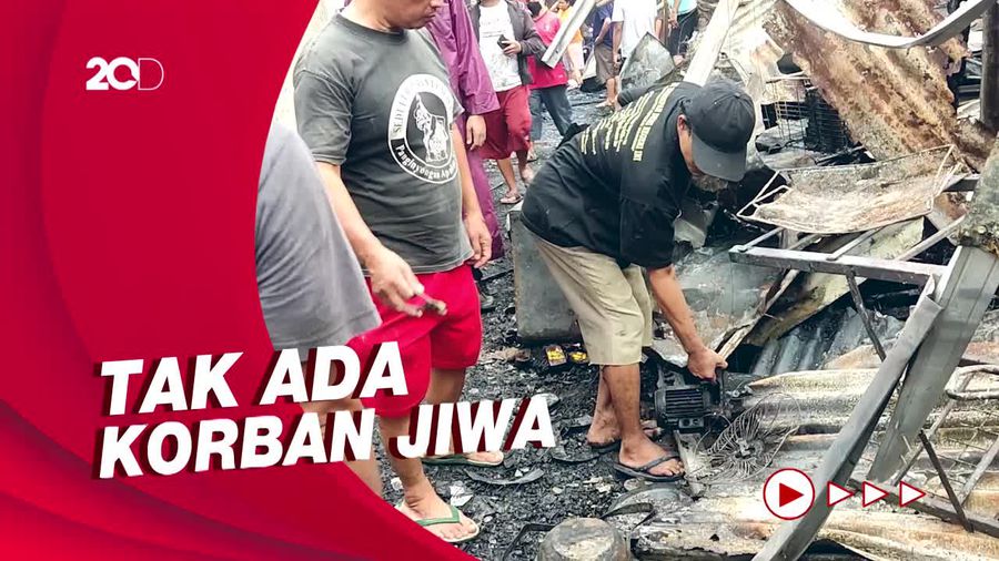 Api Padam, Warga Mulai Mengais Sisa Kebakaran di Mampang Prapatan