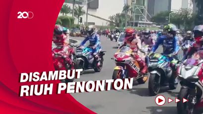 Momen Pembalap MotoGP Melintasi Kawasan Bundaran HI