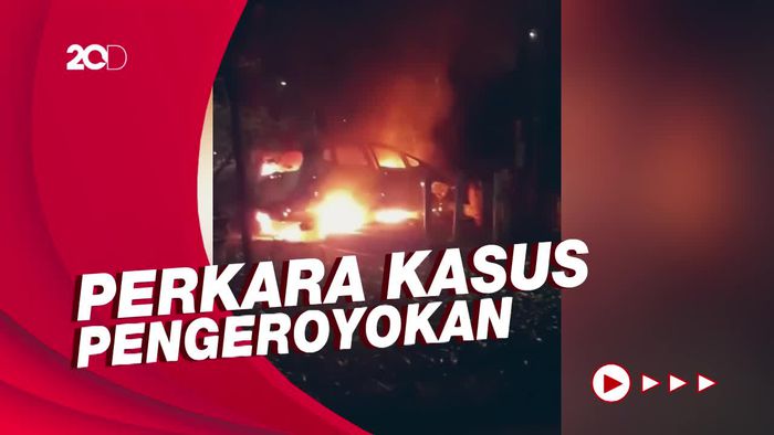 Pengemudi Honda Jazz yang Terbakar di Jaksel Ternyata DPO Polisi